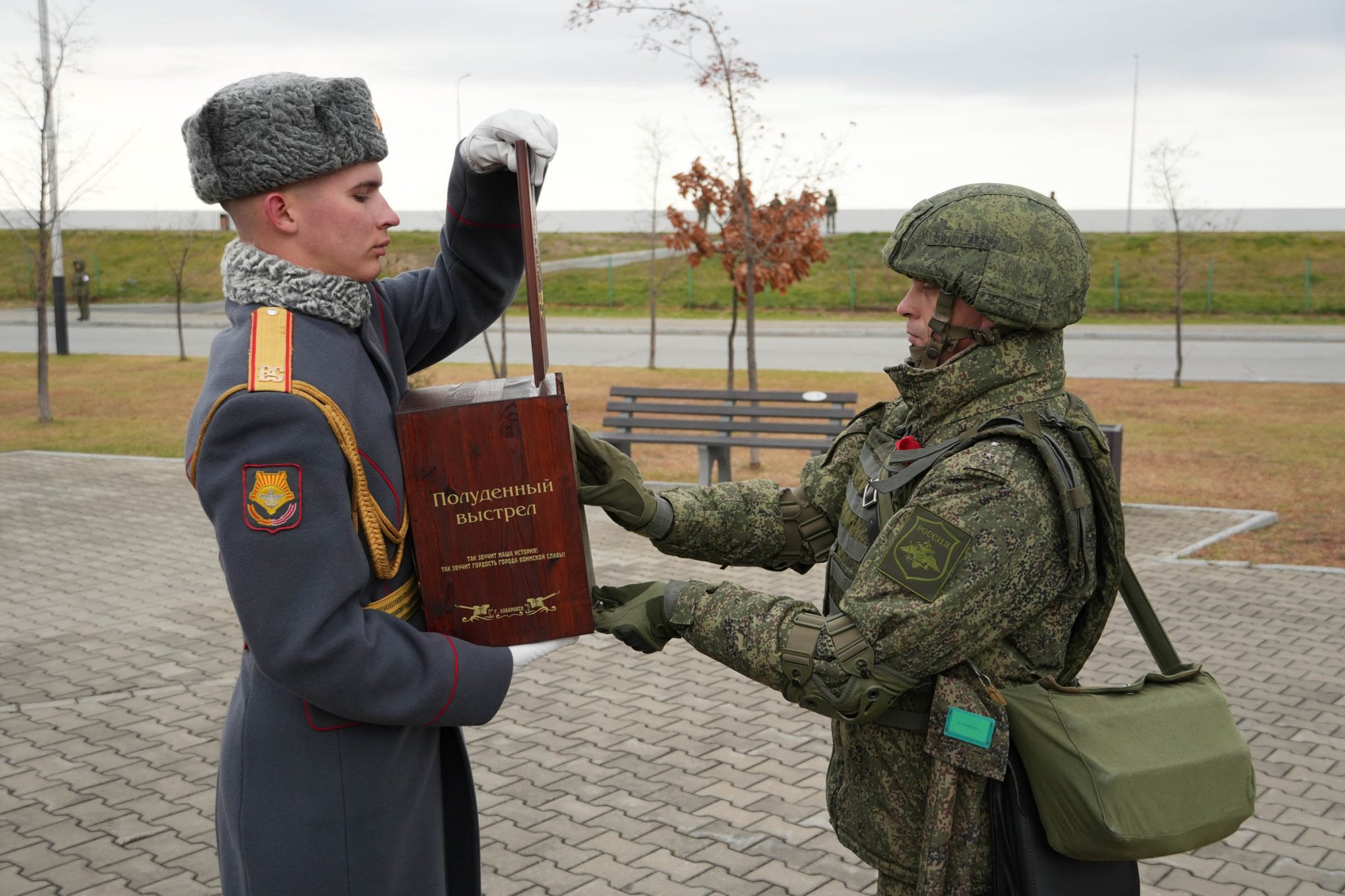 В Хабаровске в честь 88-й годовщины образования Хабаровского края прогремел полуденный выстрел Предоставлено пресс-службой Восточного военного округа
